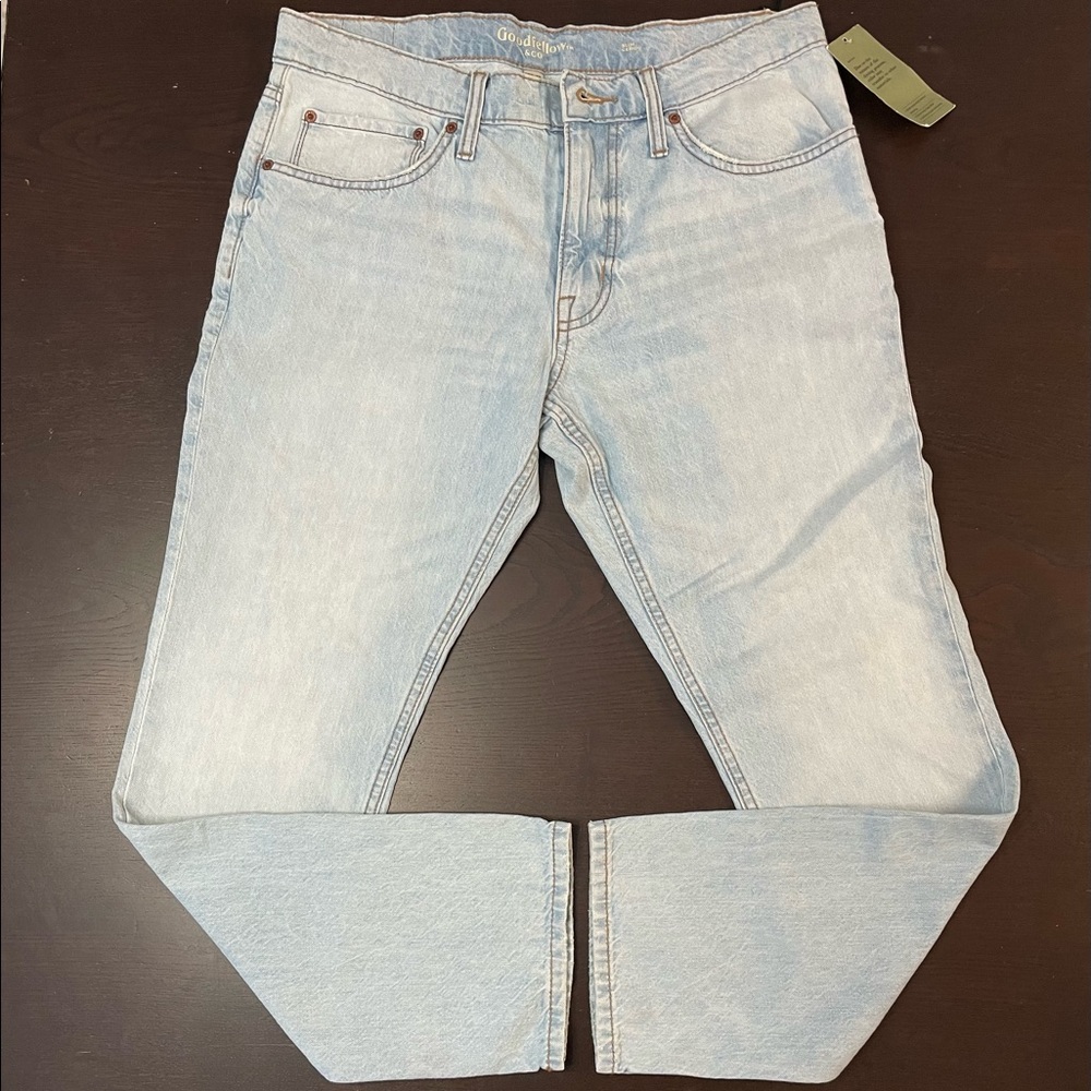 NWT Slim Fit lightweight Denim Jeans 33x30
